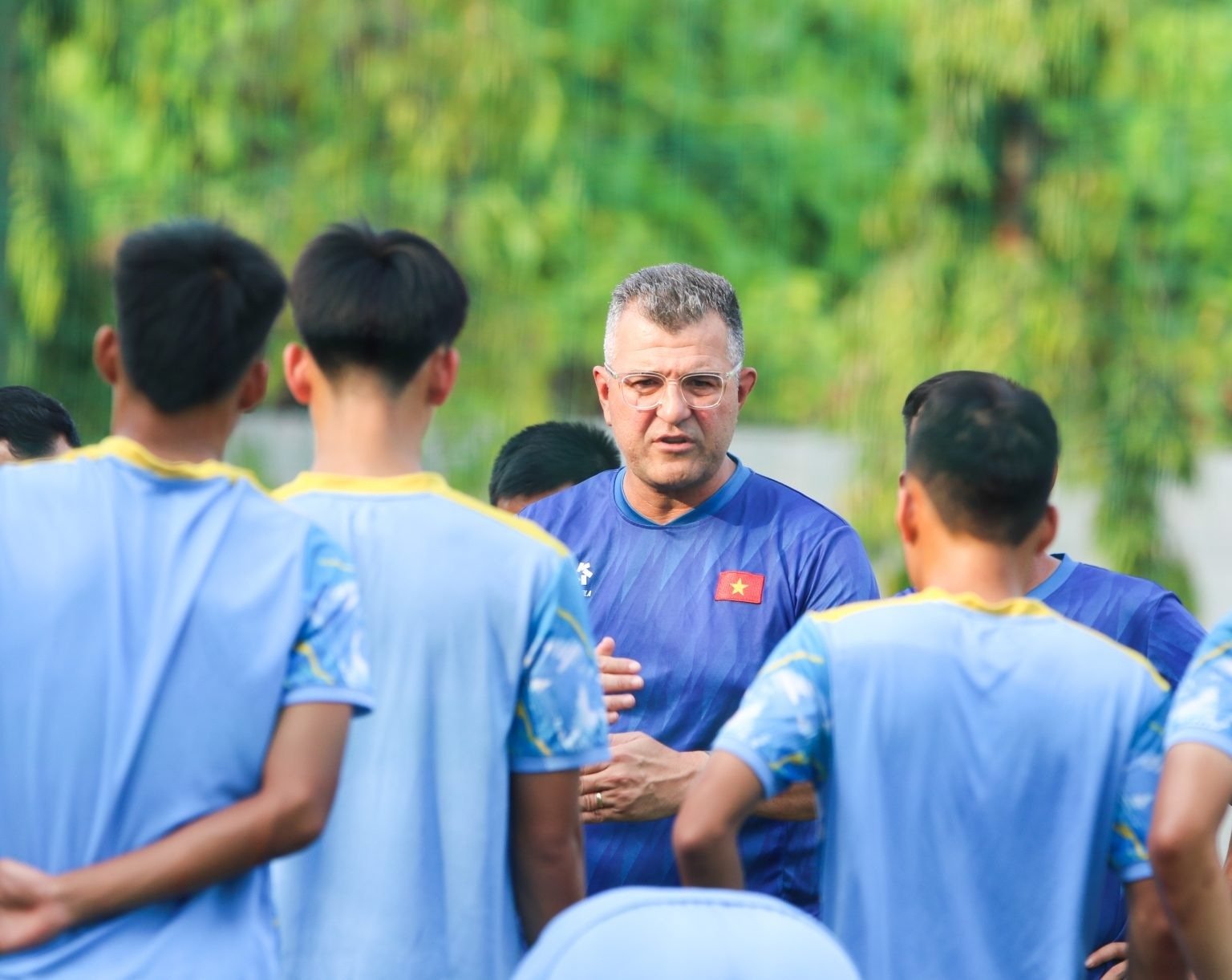 Đội tuyển U17 Việt Nam chuẩn bị tập huấn tại H&agrave;n Quốc.