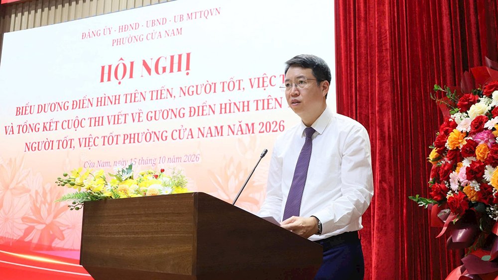 B&aacute;c Nguyễn Ho&agrave;ng Trường - B&iacute; thư Đảng ủy, Chủ tịch HĐND phường Cửa Nam ph&aacute;t biểu tại hội nghị.