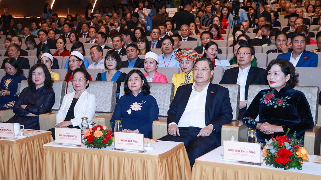 Chủ tịch Bùi Thị Minh Hoài dự chương trình phát động Tháng cao điểm “Vì người nghèo” năm 2026