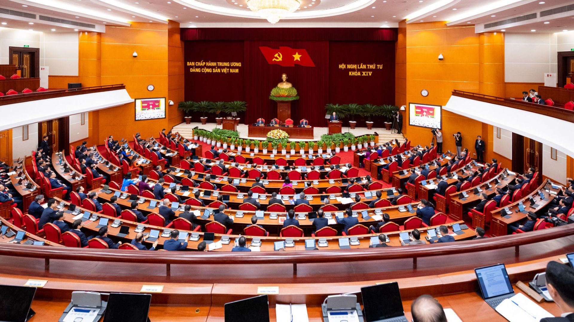 Tại Hội nghị Trung ương 4 kh&oacute;a XIV, Trung ương đ&atilde; họp v&agrave; cho chủ trương về việc đổi t&ecirc;n Đảng ủy Mặt trận Tổ quốc, c&aacute;c đo&agrave;n thể Trung ương th&agrave;nh Đảng ủy D&acirc;n vận, Mặt trận v&agrave; c&aacute;c đo&agrave;n thể Trung ương.
