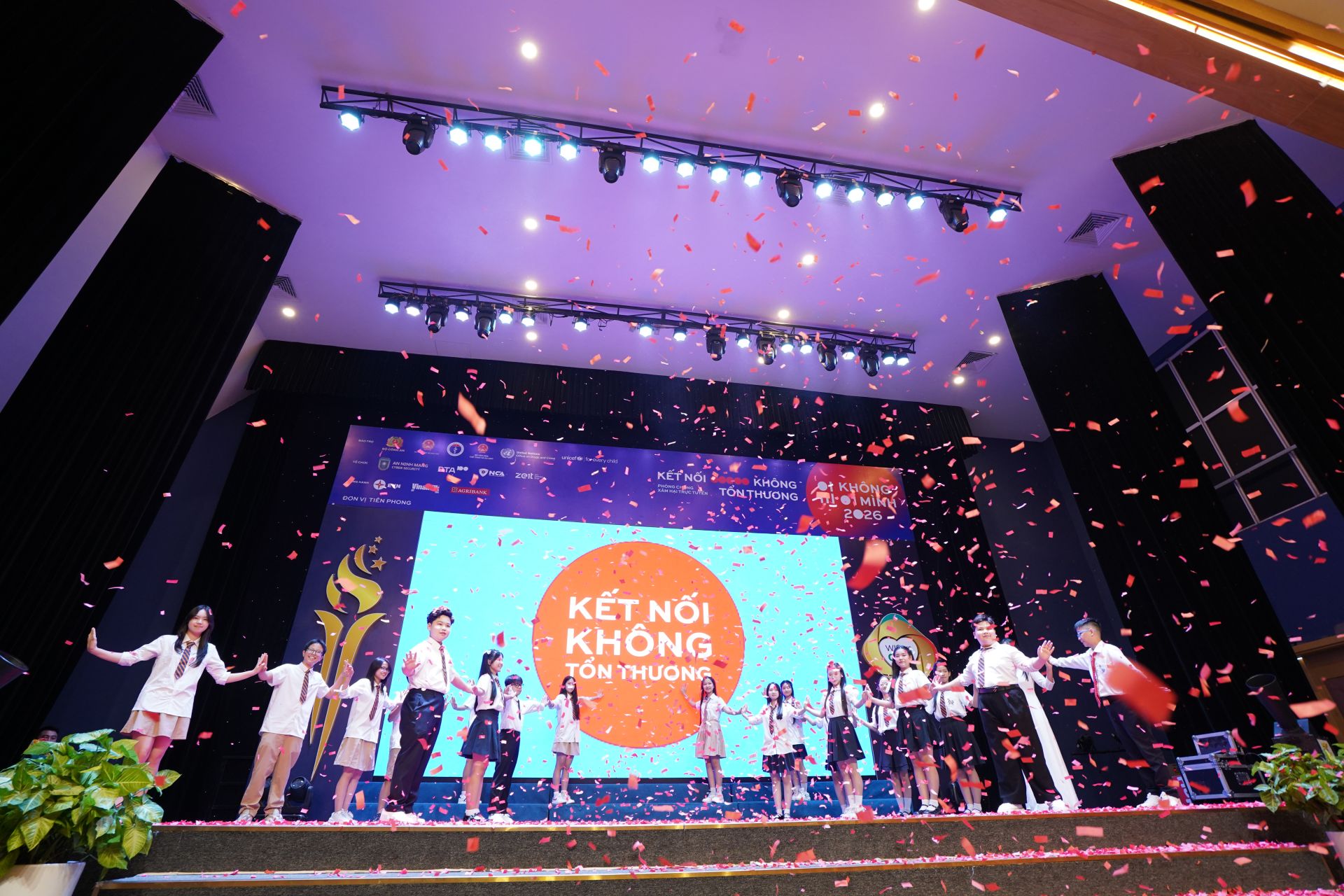 C&aacute;c Đại sứ An to&agrave;n số Học đường Thủ đ&ocirc; H&agrave; Nội lan tỏa th&ocirc;ng điệp Kh&ocirc;ng Một Một -&ldquo;Kết nối kh&ocirc;ng tổn thương&rdquo;.