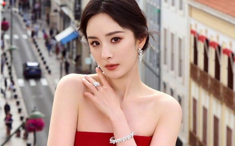 Dương Mịch l&agrave; c&aacute;i t&ecirc;n nổi bật khi nhắc đến những mỹ nh&acirc;n Hoa ngữ vừa c&oacute; sắc v&oacute;c vừa c&oacute; th&agrave;nh t&iacute;ch học tập ấn tượng. (Ảnh Xinhua)