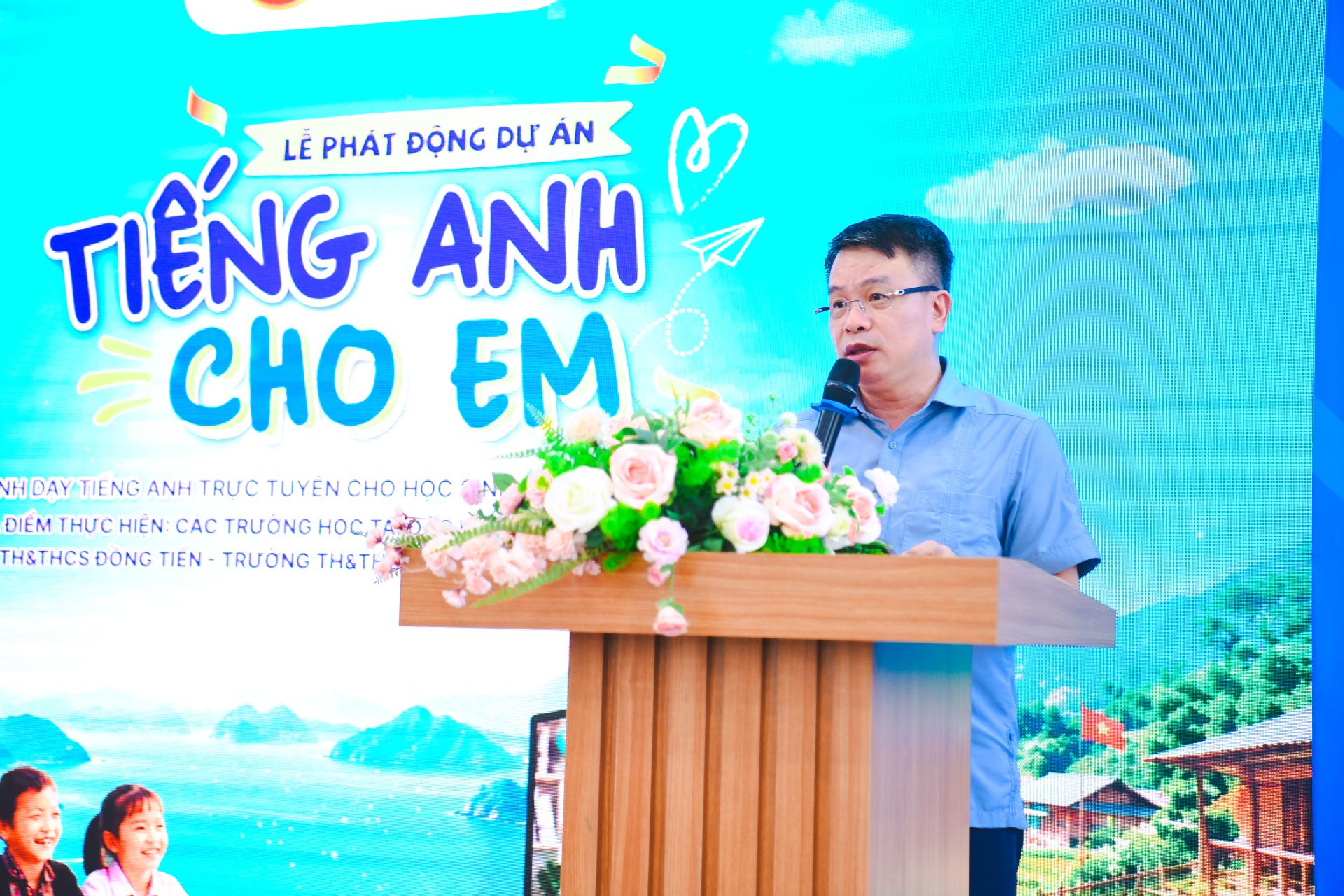 Tổng Bi&ecirc;n tập B&aacute;o TNTP&NĐ Nguyễn Phan Khu&ecirc; ph&aacute;t biểu tại lễ ph&aacute;t động.