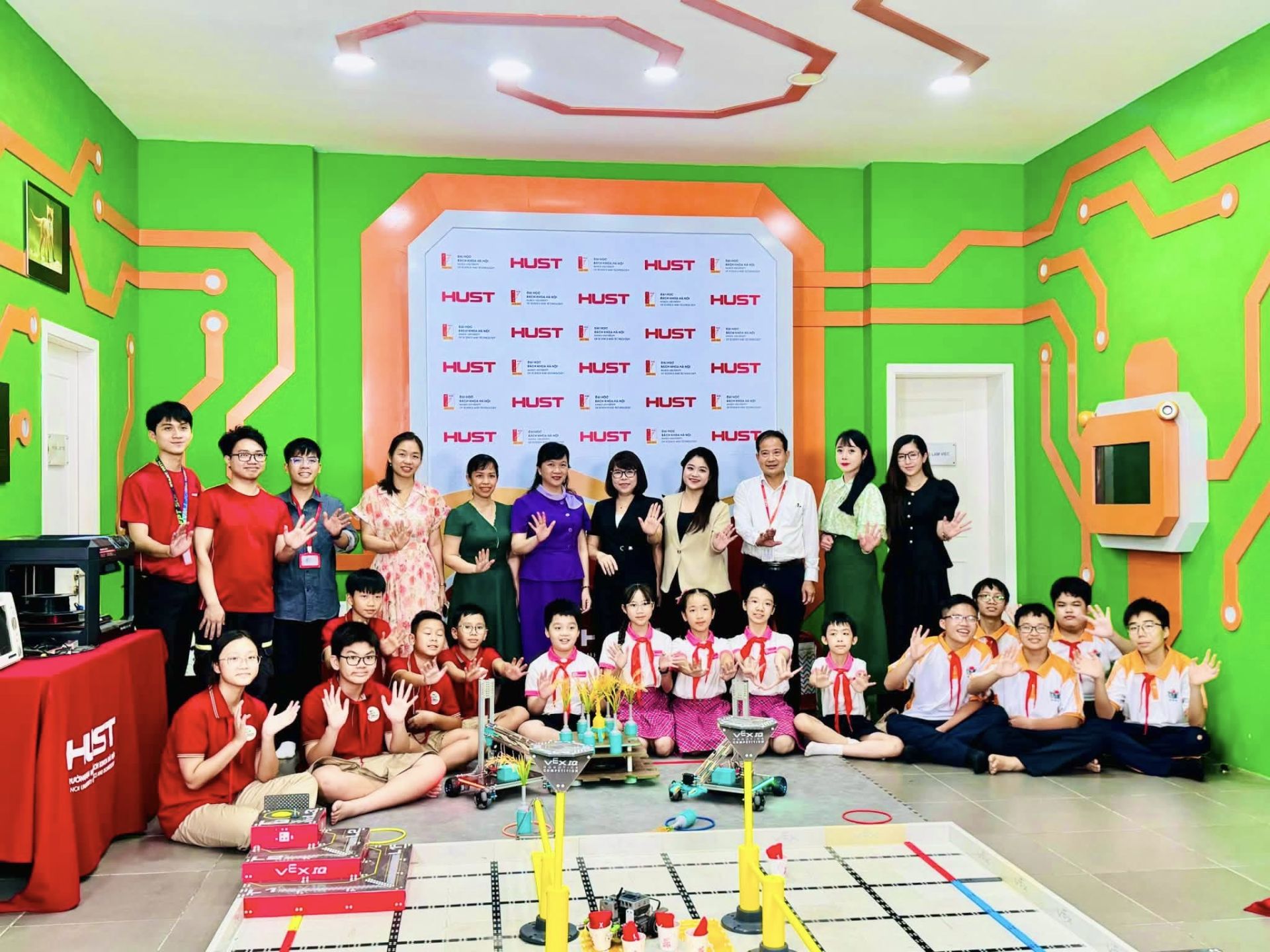 Buổi trải nghiệm mở ra một b&agrave;i học thực tế hữu &iacute;ch cho học sinh trường L&ecirc; Văn T&aacute;m v&agrave; học sinh tr&ecirc;n địa b&agrave;n phường Bạch Mai, TP. H&agrave; Nội. 