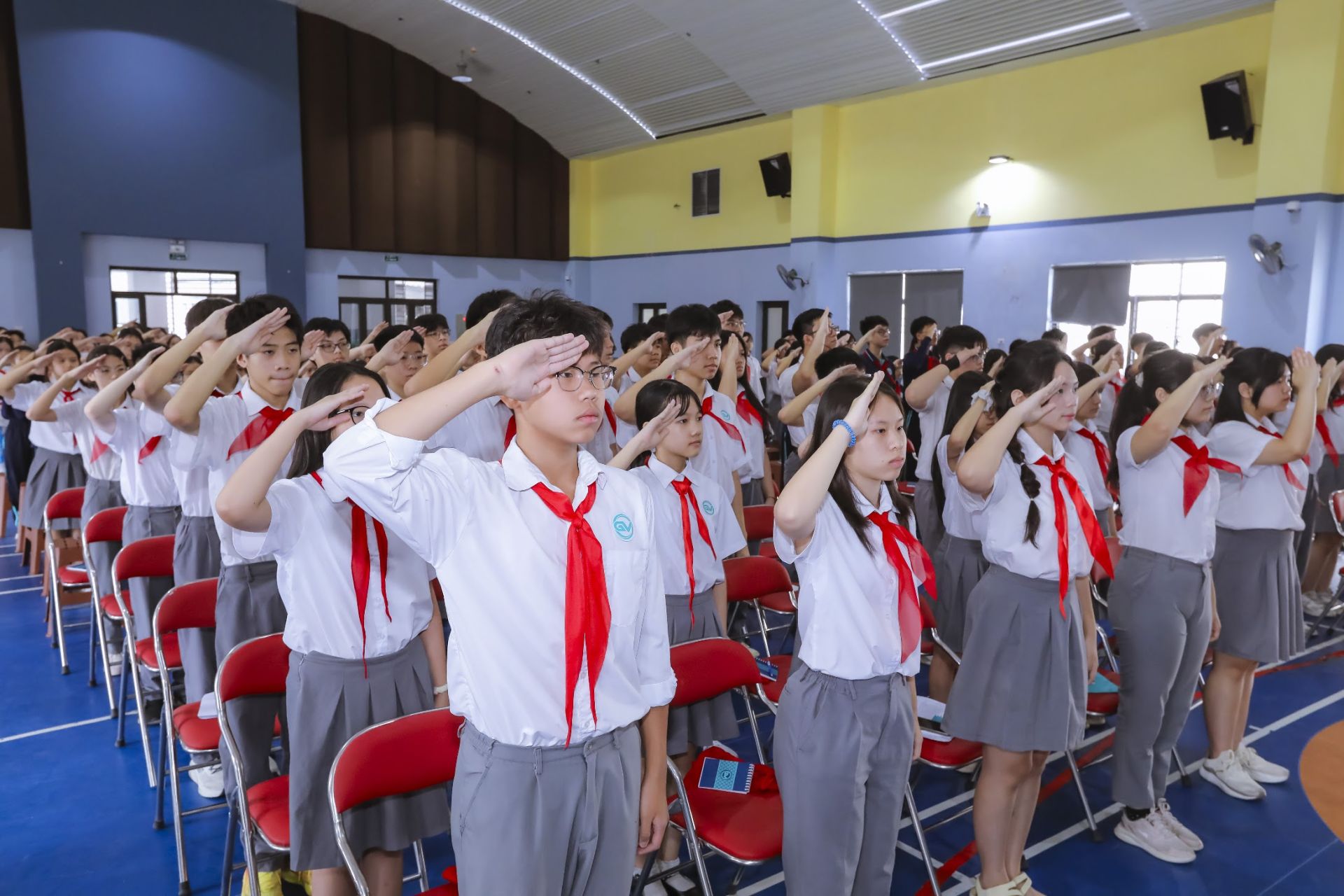 Những bạn đội vi&ecirc;n ti&ecirc;u biểu đại diện cho c&aacute;c chi đội tham dự đại hội. 