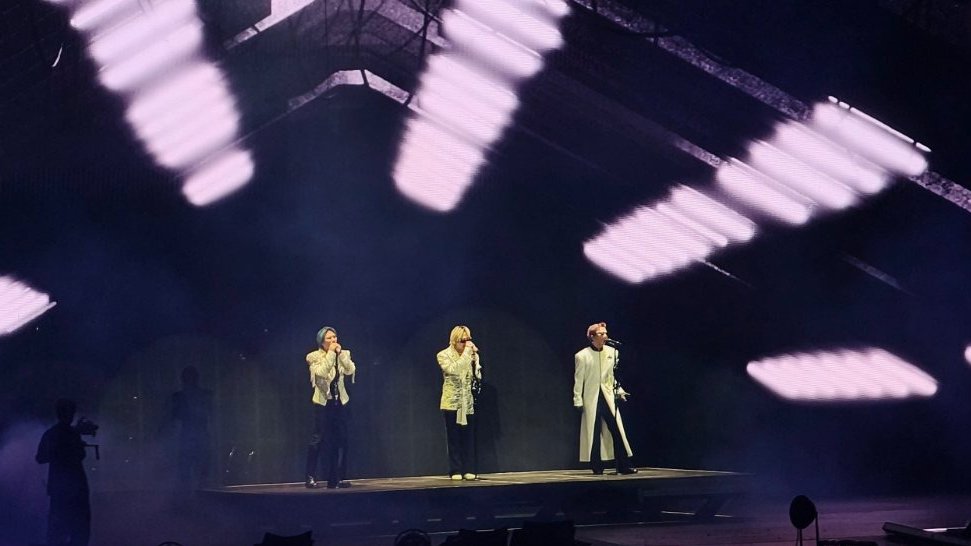 BigBang hẹn trở lại Việt Nam sau hai đêm bùng nổ tại Mỹ Đình