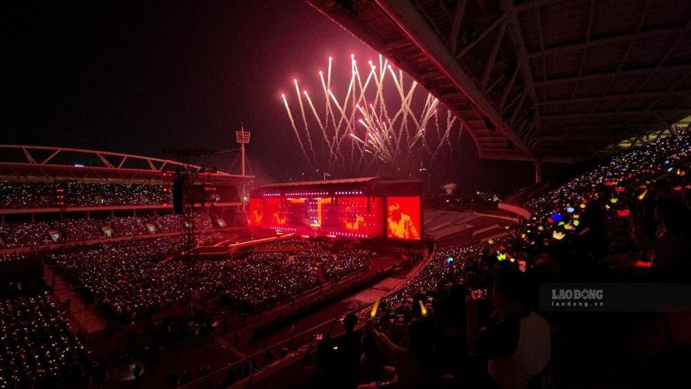 Ng&agrave;y 24-25/10, BigBang trở lại Việt Nam với đội h&igrave;nh 3 th&agrave;nh vi&ecirc;n, lần đầu ti&ecirc;n tại S&acirc;n vận động Mỹ Đ&igrave;nh (H&agrave; Nội).