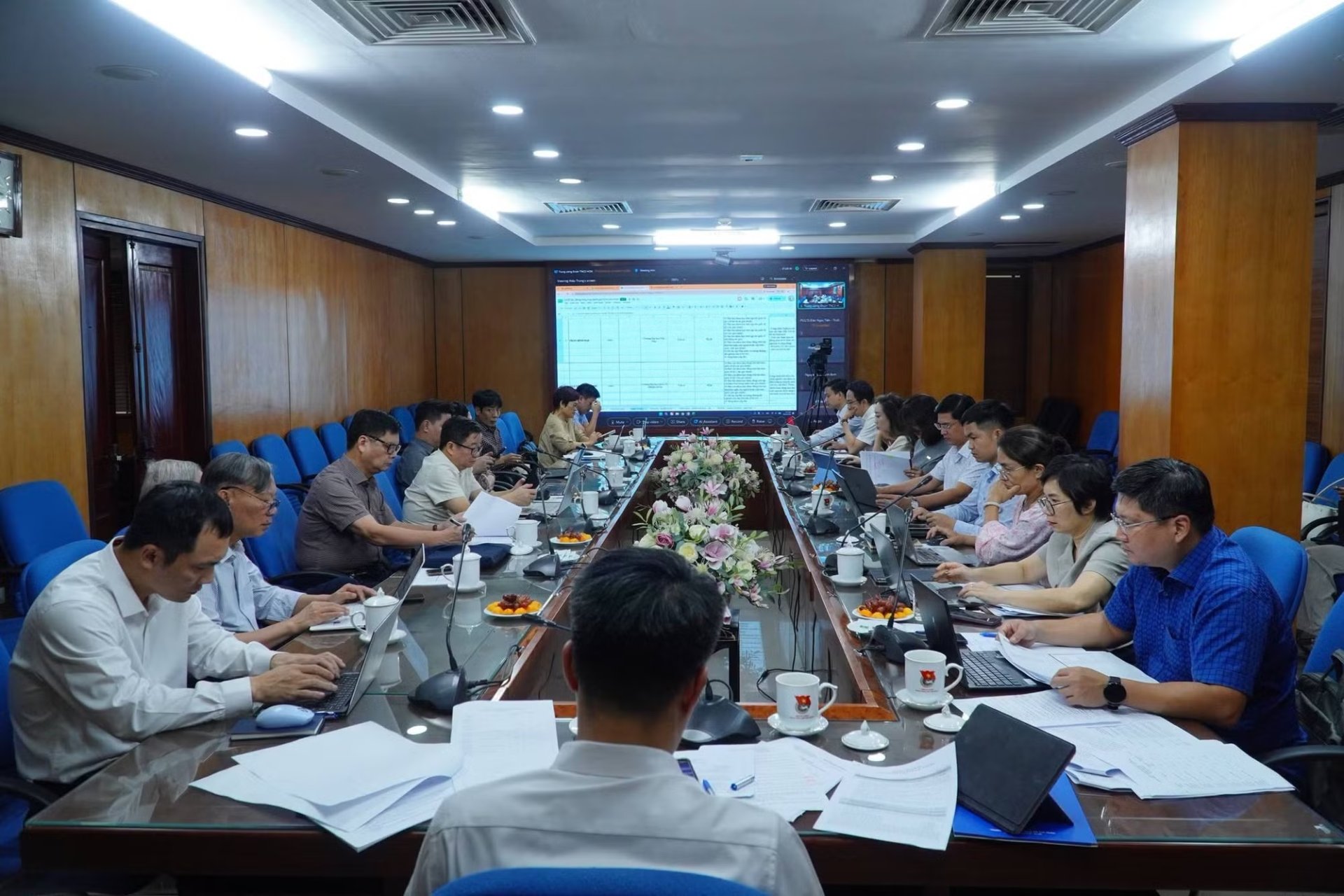 Hội đồng Giải thưởng Khu&ecirc; Văn C&aacute;c lần thứ II - năm 2026 họp x&eacute;t chọn c&aacute;c ứng vi&ecirc;n ti&ecirc;u biểu.