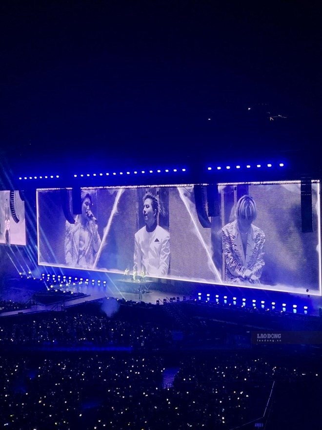 Khoảnh khắc 3 th&agrave;nh vi&ecirc;n BigBang c&ugrave;ng tr&igrave;nh diễn 