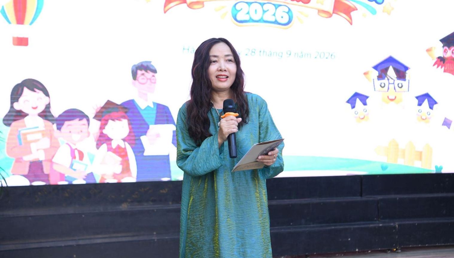 Nh&agrave; gi&aacute;o Ưu t&uacute; Nguyễn Phương Hoa - Ph&oacute; Hiệu trưởng trường Tiểu học v&agrave; THCS T&acirc;n Khai ph&aacute;t biểu tại chương tr&igrave;nh.