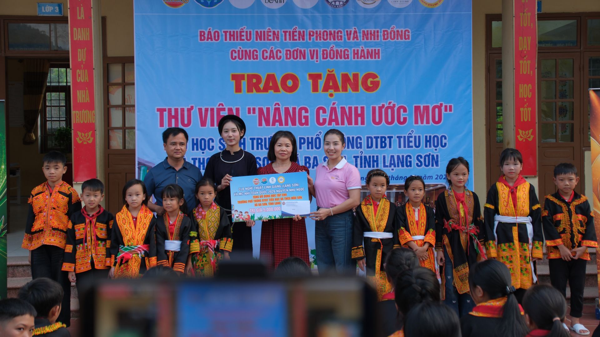 C&acirc;u lạc bộ Nghệ thuật Linh Giang v&agrave; gia đ&igrave;nh MC nh&iacute; Như Ngọc