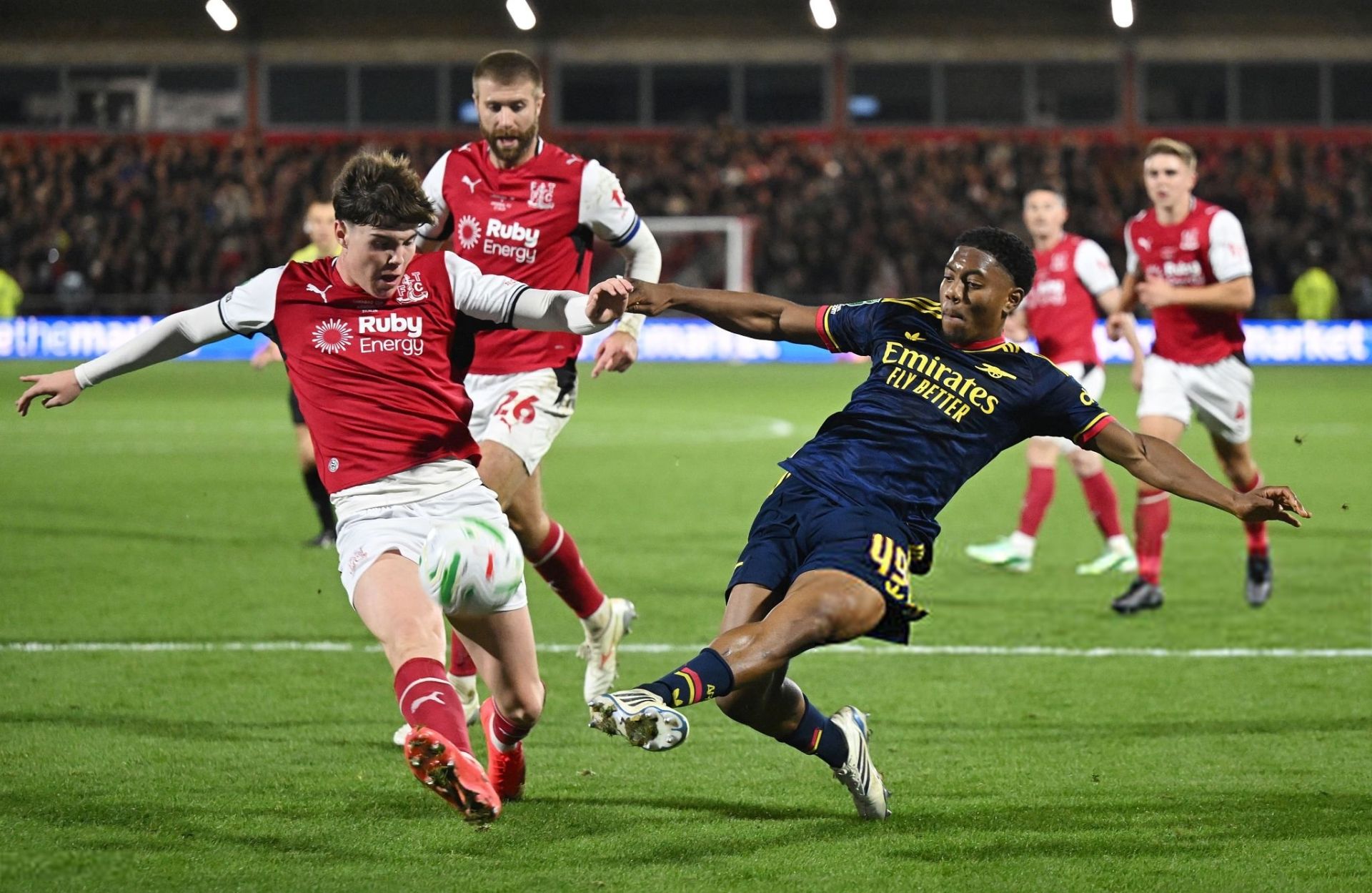 Arsenal bị Fleetwood Town loại khỏi C&uacute;p Li&ecirc;n đo&agrave;n Anh 2026/2027.