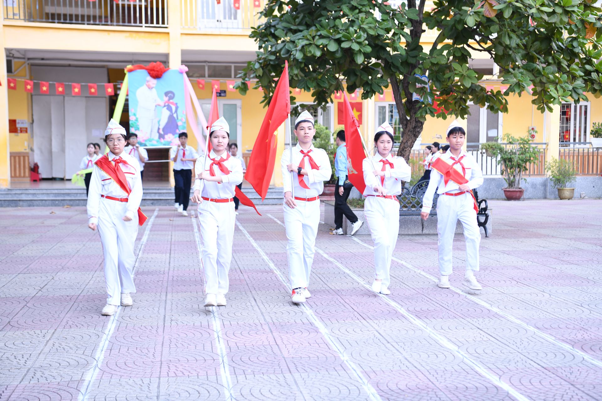 Đội vi&ecirc;n thực hiện Nghi thức Đội tại chương tr&igrave;nh.
