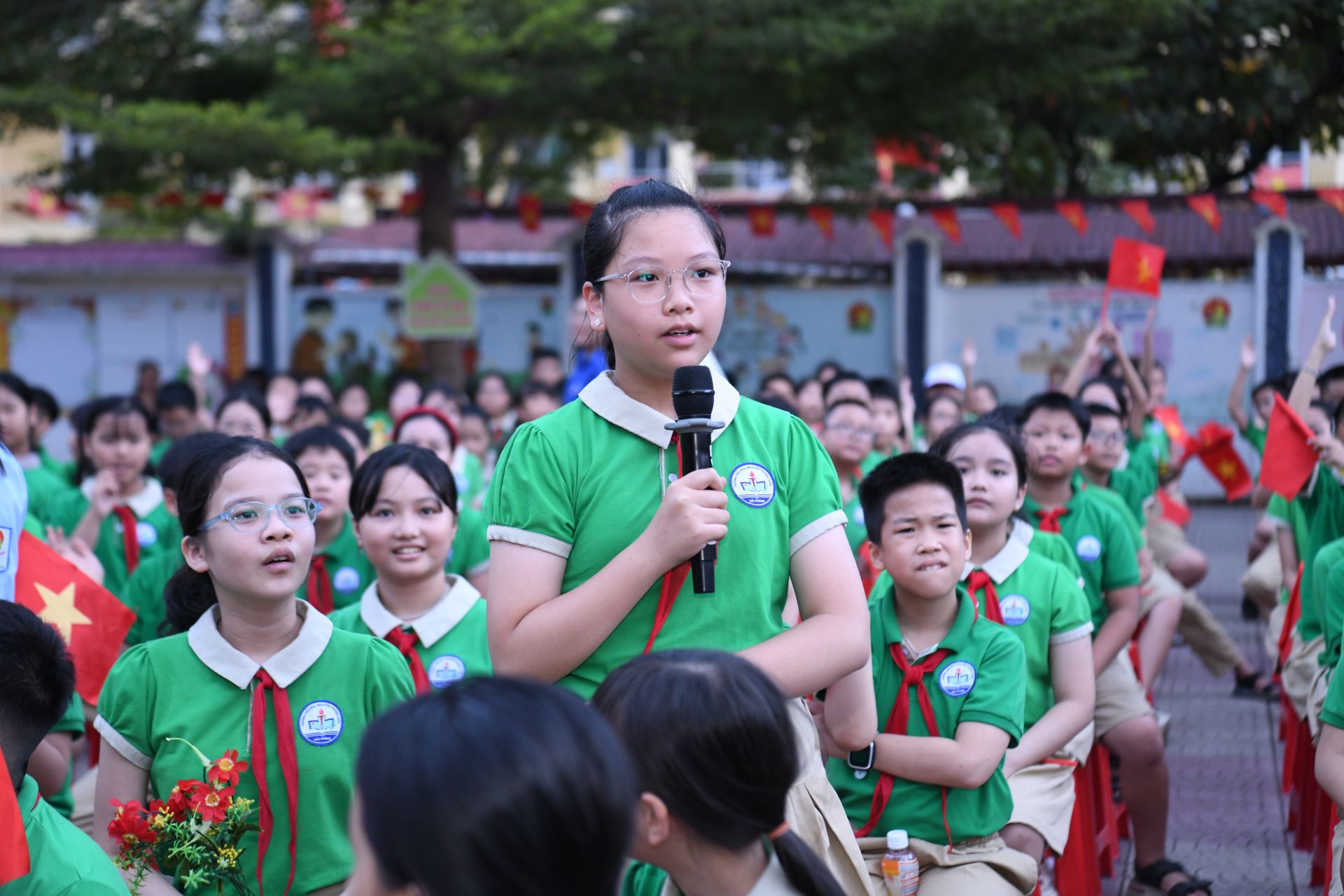 Học sinh tham gia tr&ograve; chơi giao lưu kiến thức.